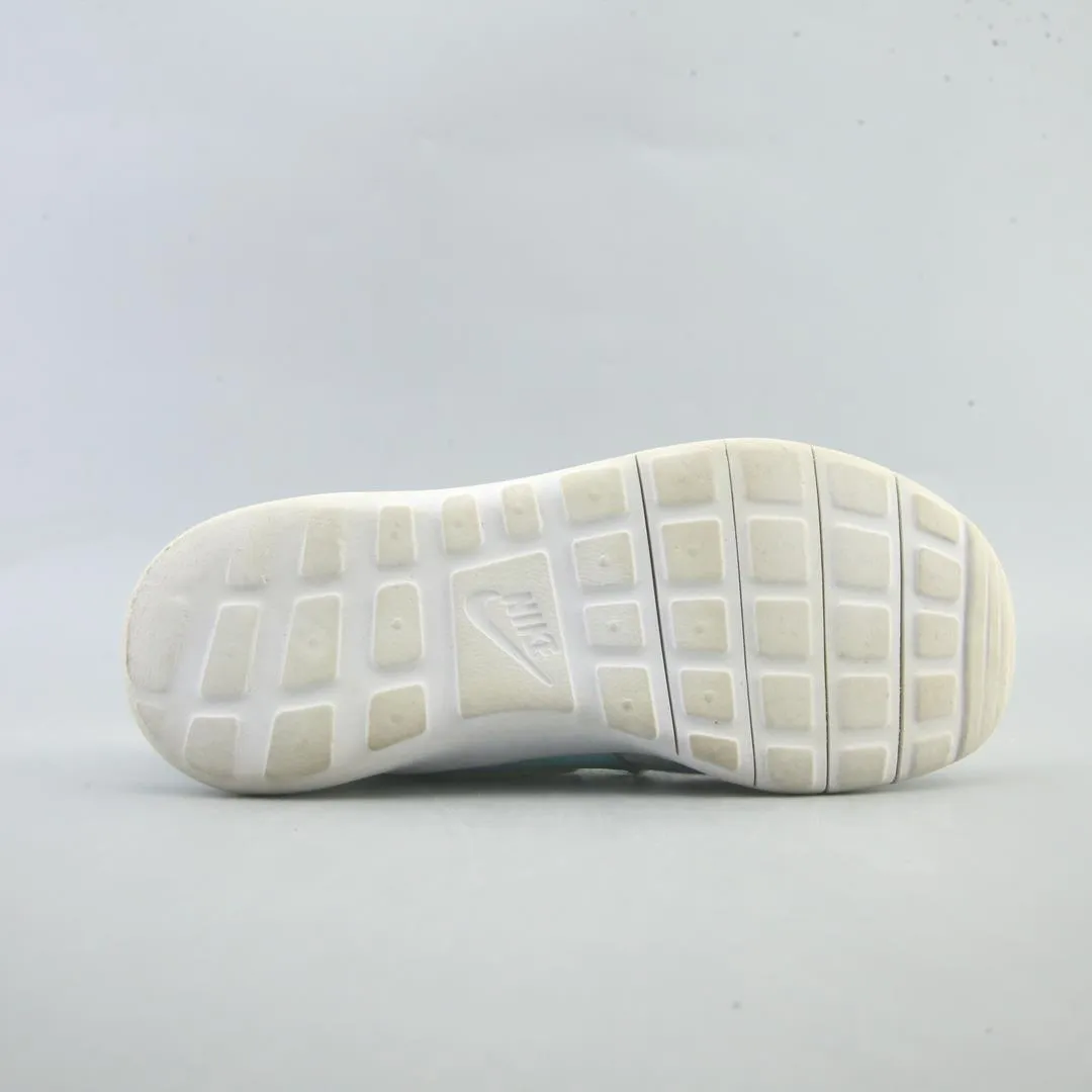 NIKE ROSHE ONE PRINT sleek Nike sneaker angles