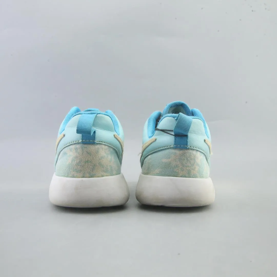 NIKE ROSHE ONE PRINT sleek Nike sneaker angles