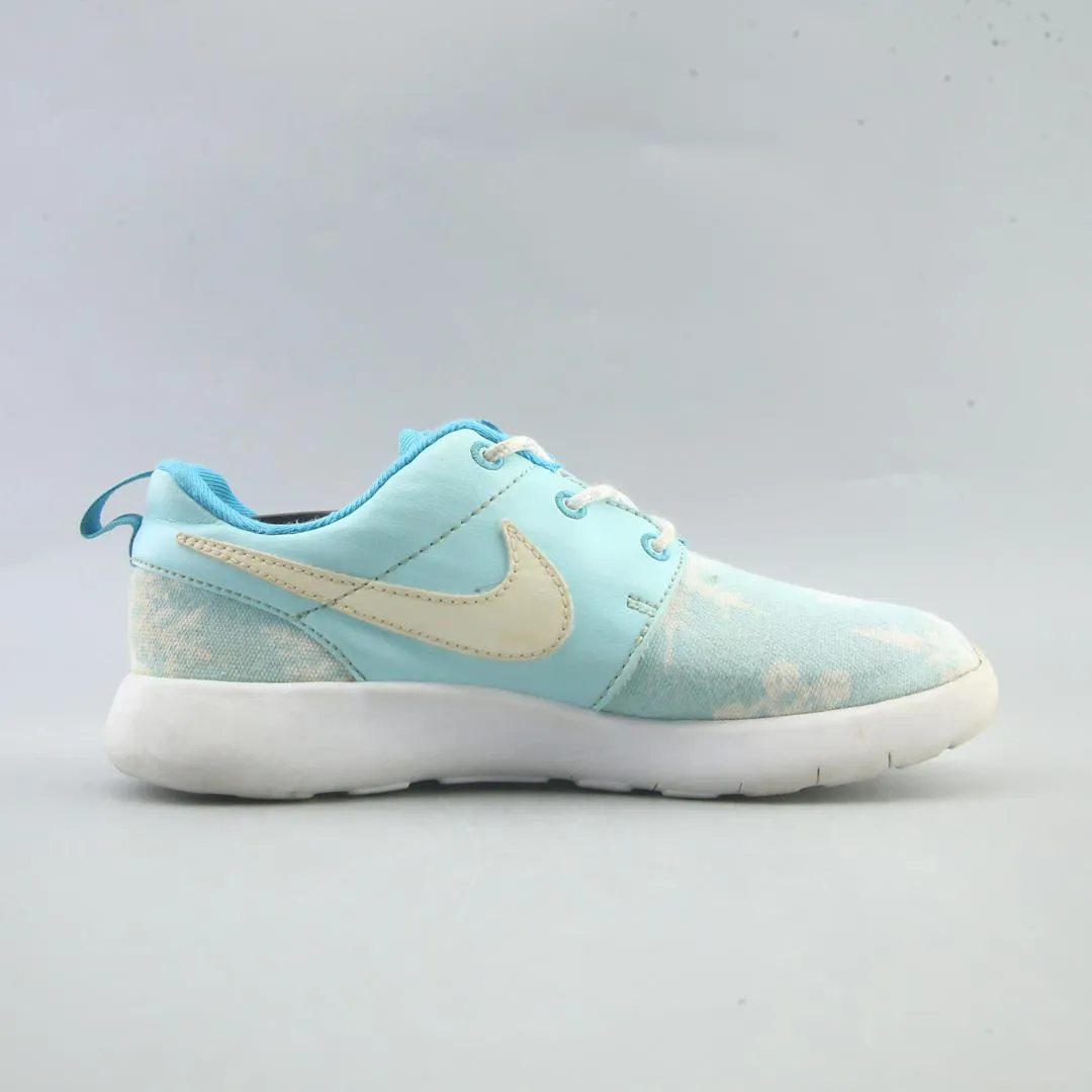 NIKE ROSHE ONE PRINT sleek Nike sneaker angles