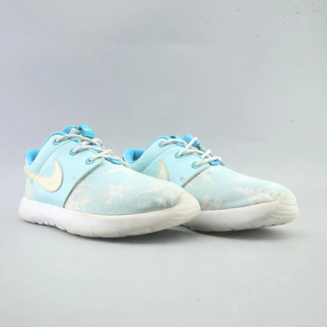 NIKE ROSHE ONE PRINT sleek Nike sneaker angles