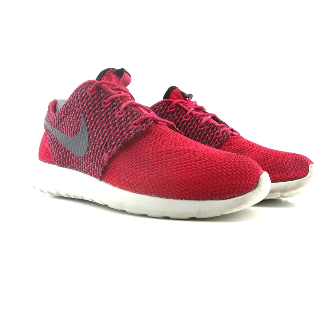 NIKE ROSHE RUN Nike casual shoe imagery