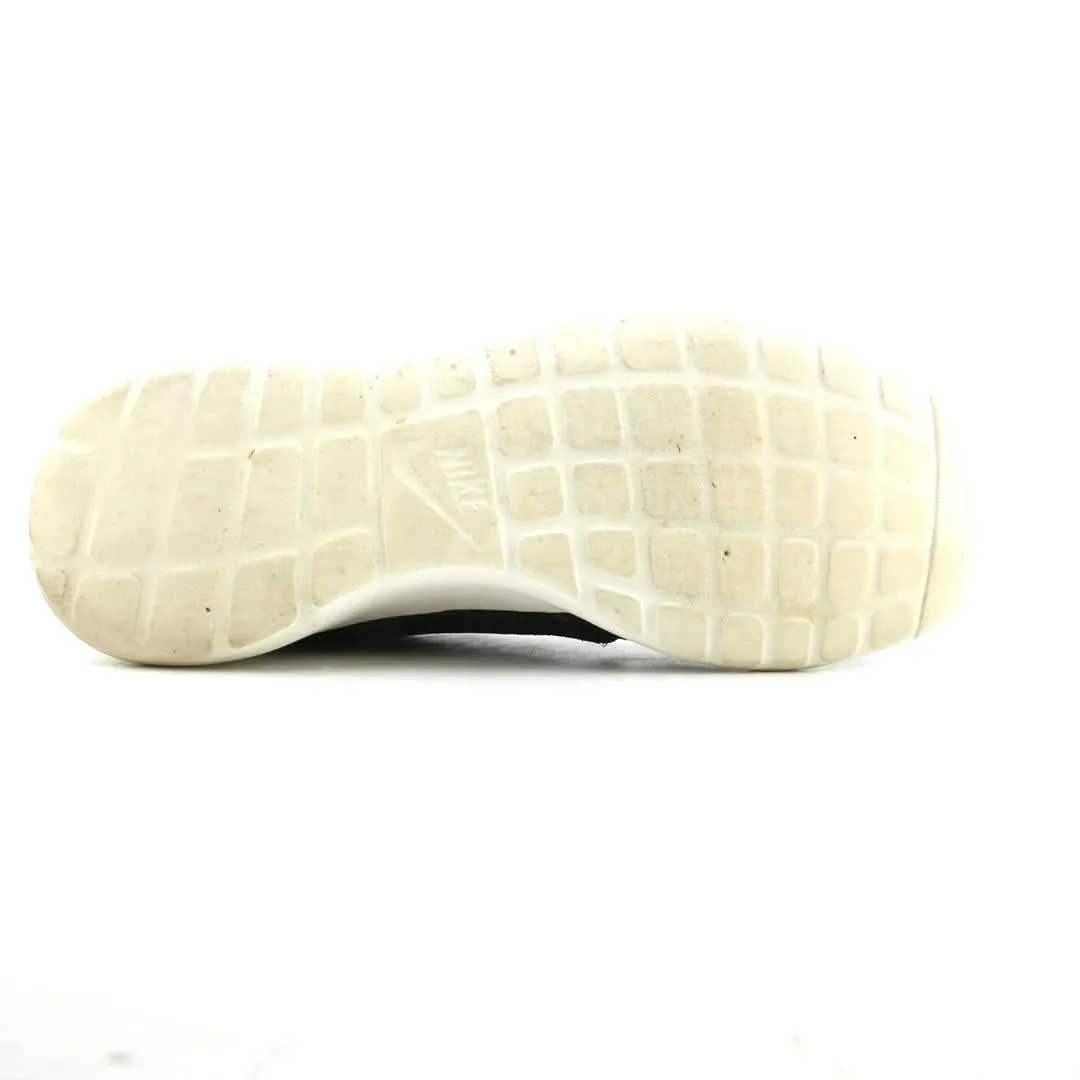 NIKE ROSHE RUN Nike sneaker detail shots