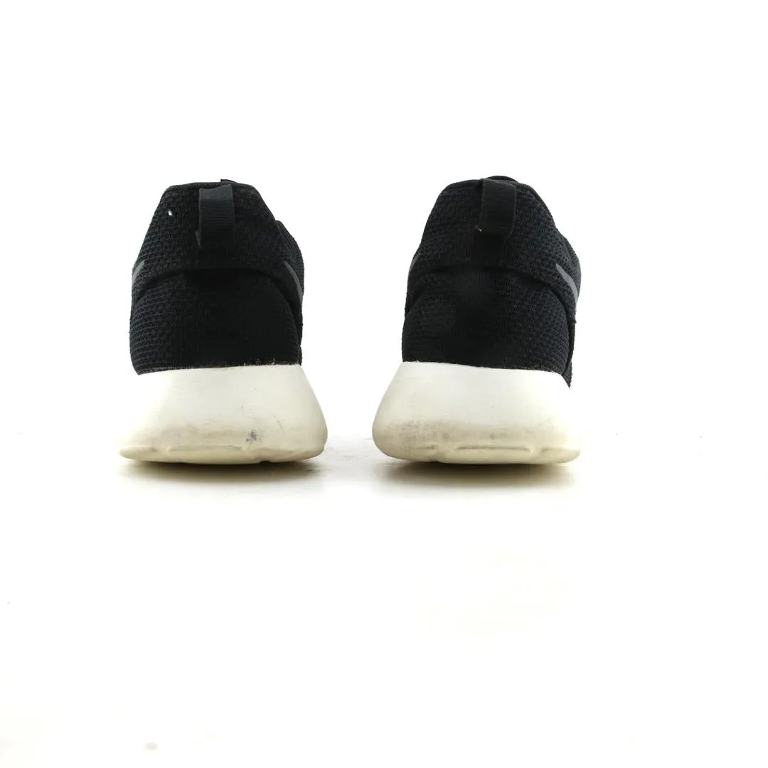 NIKE ROSHE RUN Nike sneaker detail shots