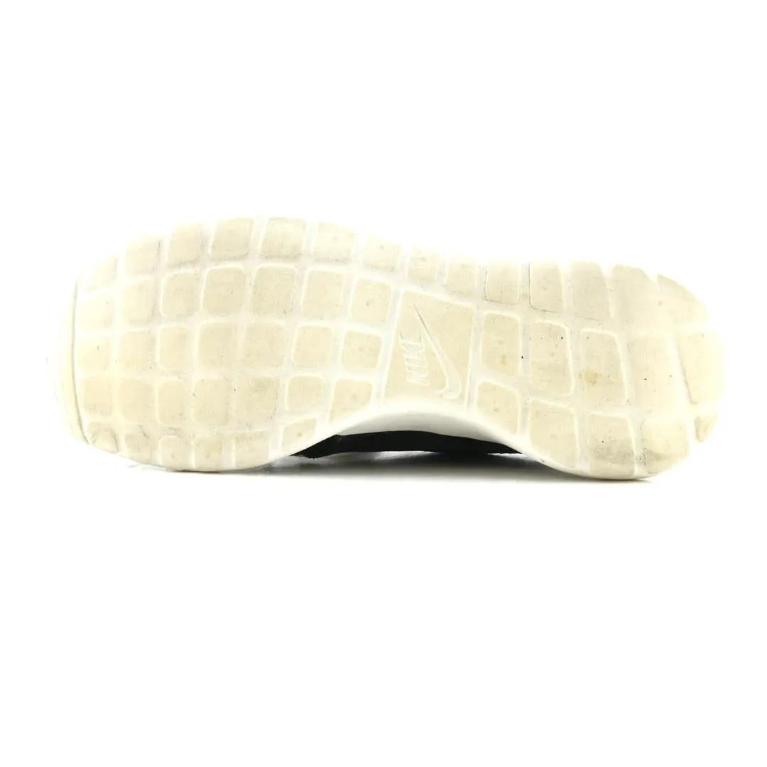 NIKE ROSHE RUN Nike sneaker detail shots