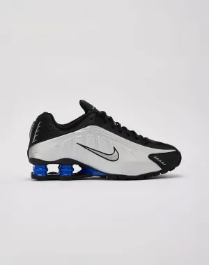 Nike Shox R4 Nike casual sneakers with modern design
