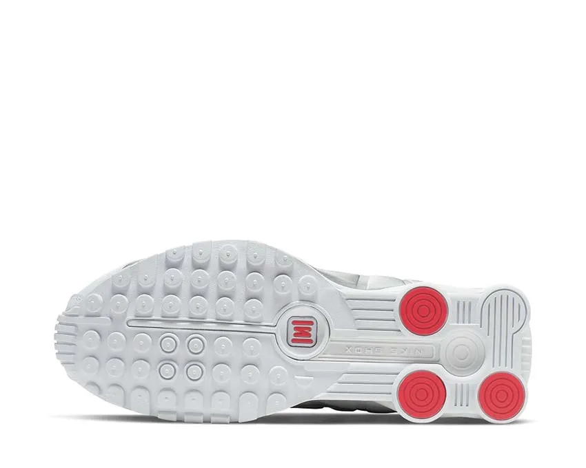 Nike Shox R4 W Nike retro-inspired sneakers
