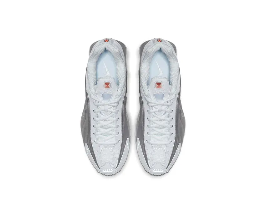 Nike Shox R4 W Nike retro-inspired sneakers