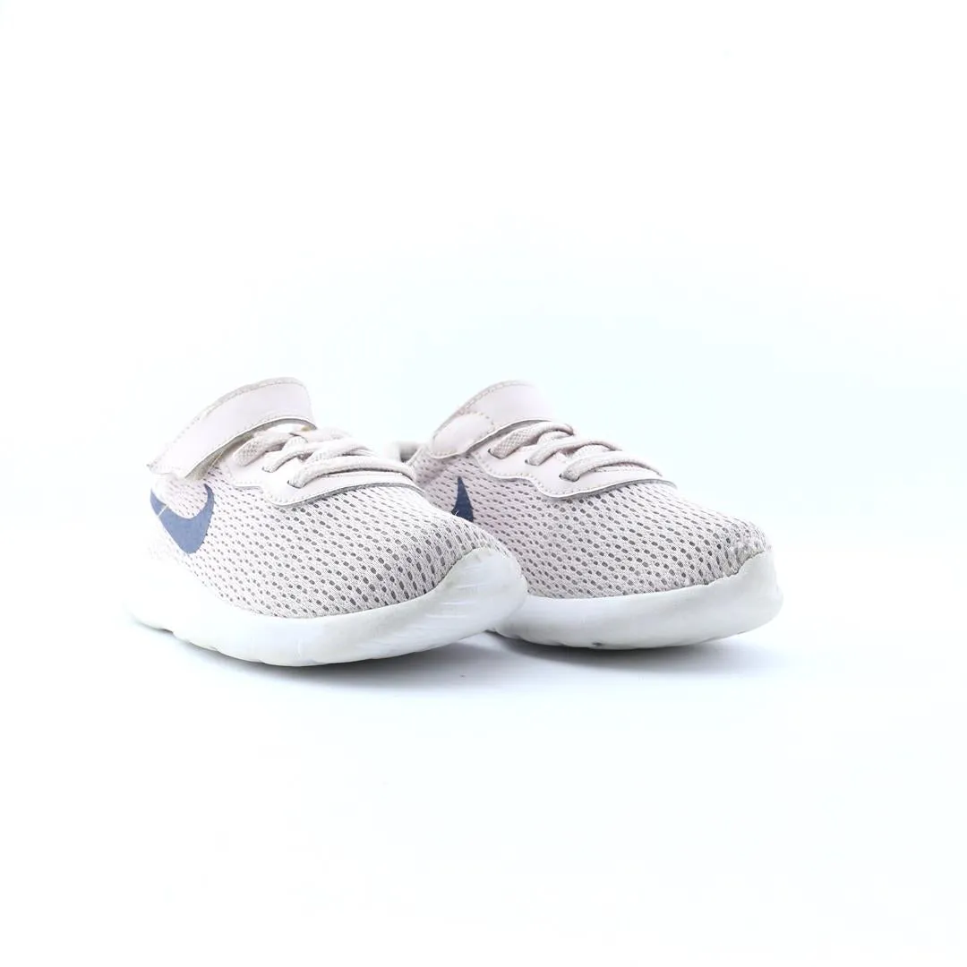 NIKE TANJUN Nike athletic footwear visuals