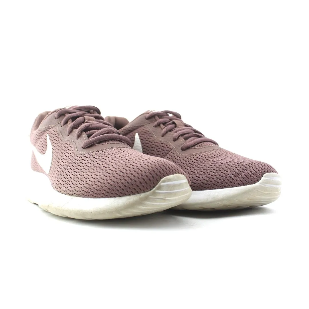 NIKE TANJUN Nike performance shoe shots