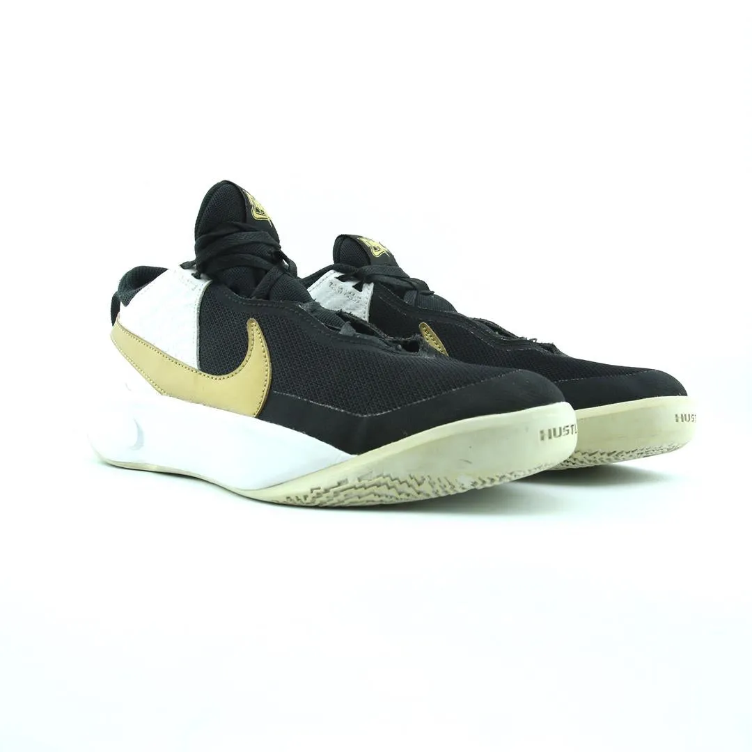 NIKE TEAM HUSTLE D 10 Nike sneaker detail shots