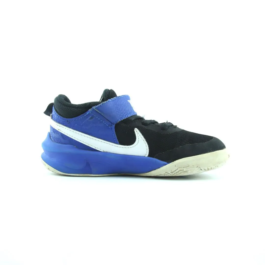 NIKE TEAM HUSTLE D10 Nike athletic footwear visuals