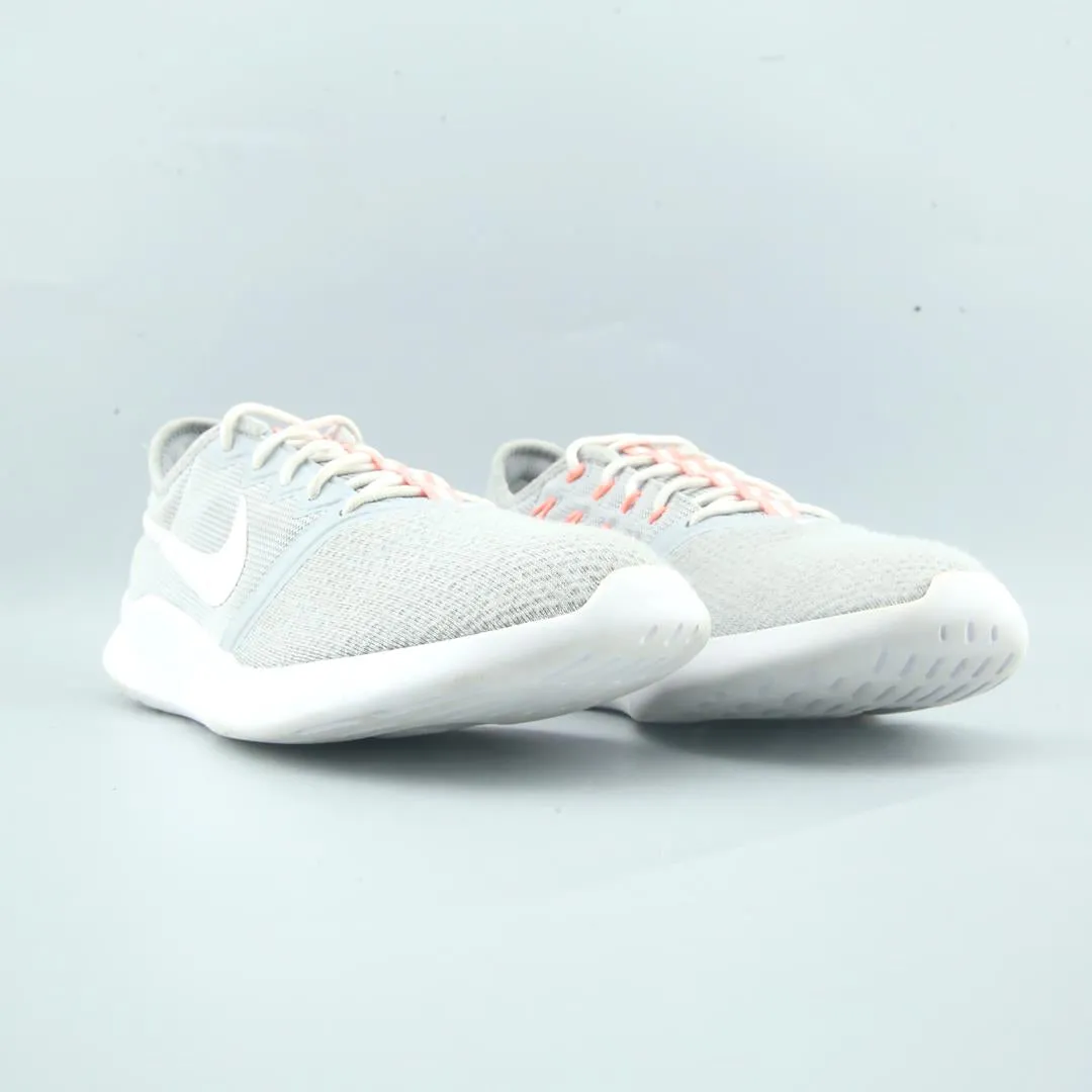 NIKE VTR  CORAL Nike sneaker detail shots