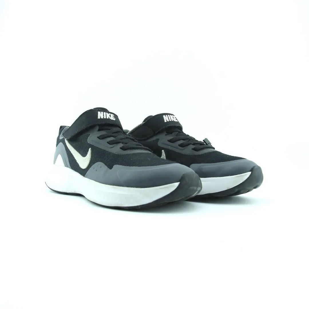 NIKE WEARALLDAY Nike sneaker detail shots