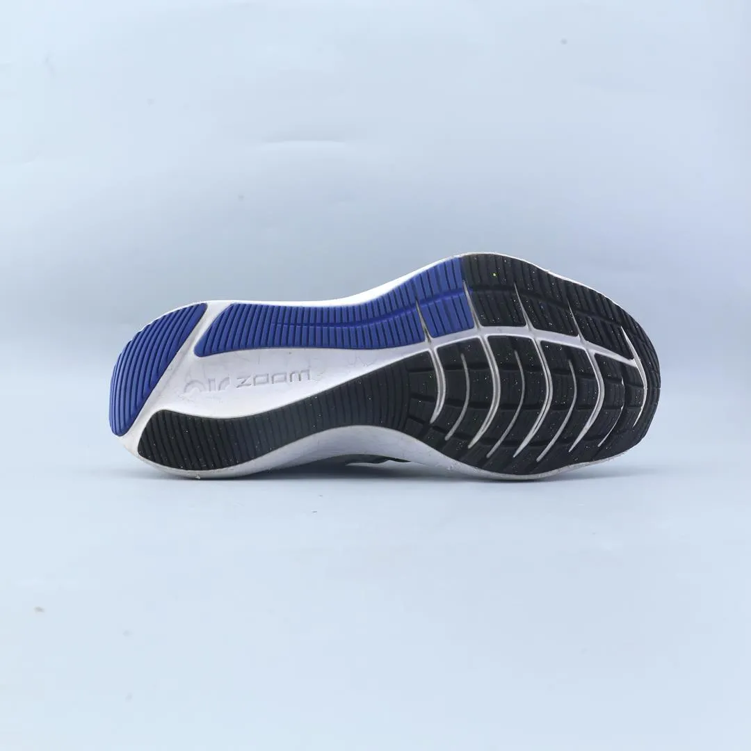 NIKE WINFLO 8 Nike running shoe close-ups