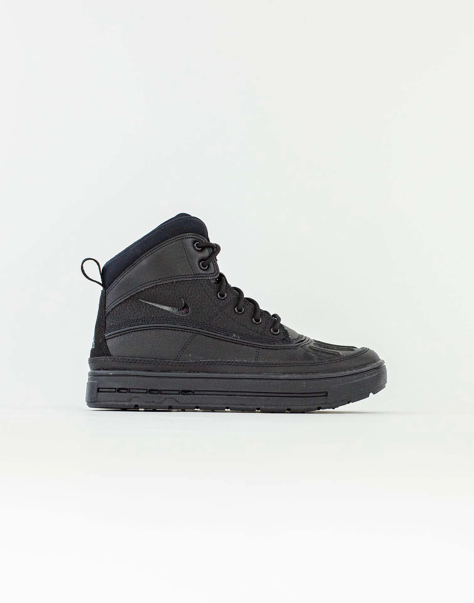 Nike Woodside 2 High Acg Boots Grade-School Nike casual sneakers with modern design