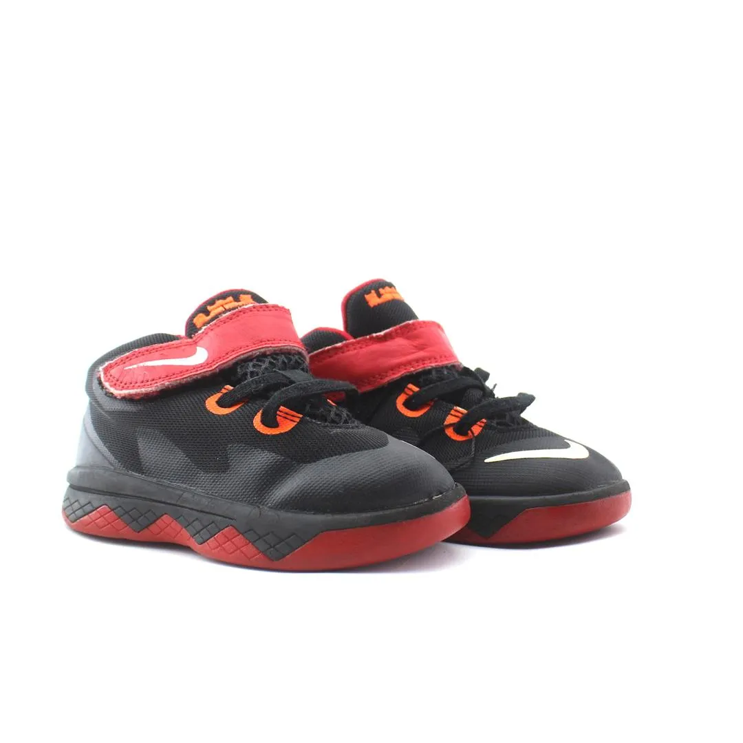 NIKE ZOOM LEBRON Nike running shoe close-ups