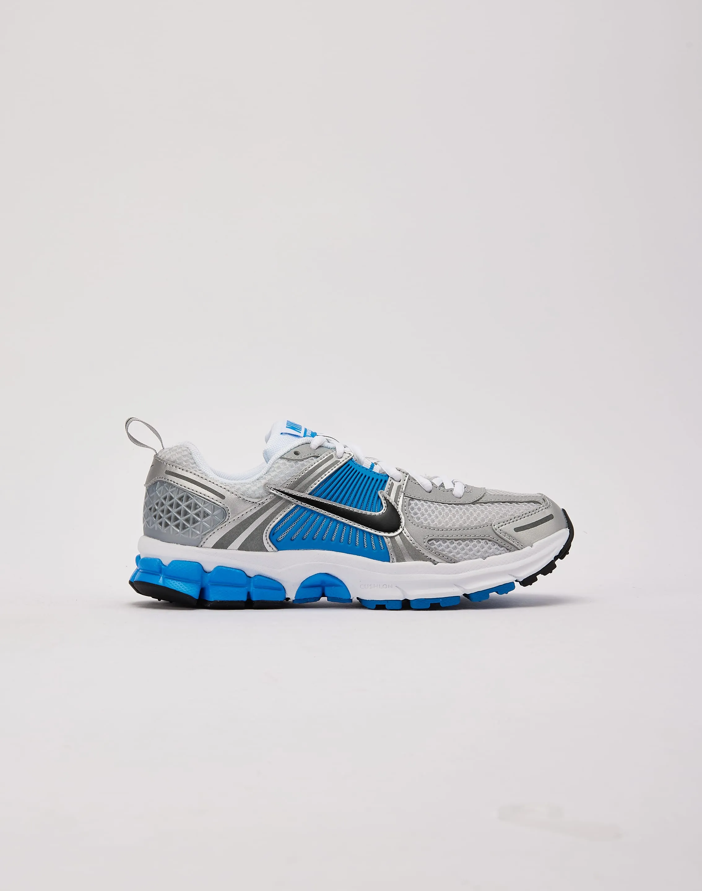 Nike Zoom Vomero 5 Grade-School Nike casual sneakers with modern design