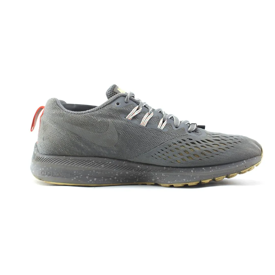 NIKE  ZOOM WINFLO 4 sleek Nike sneaker angles