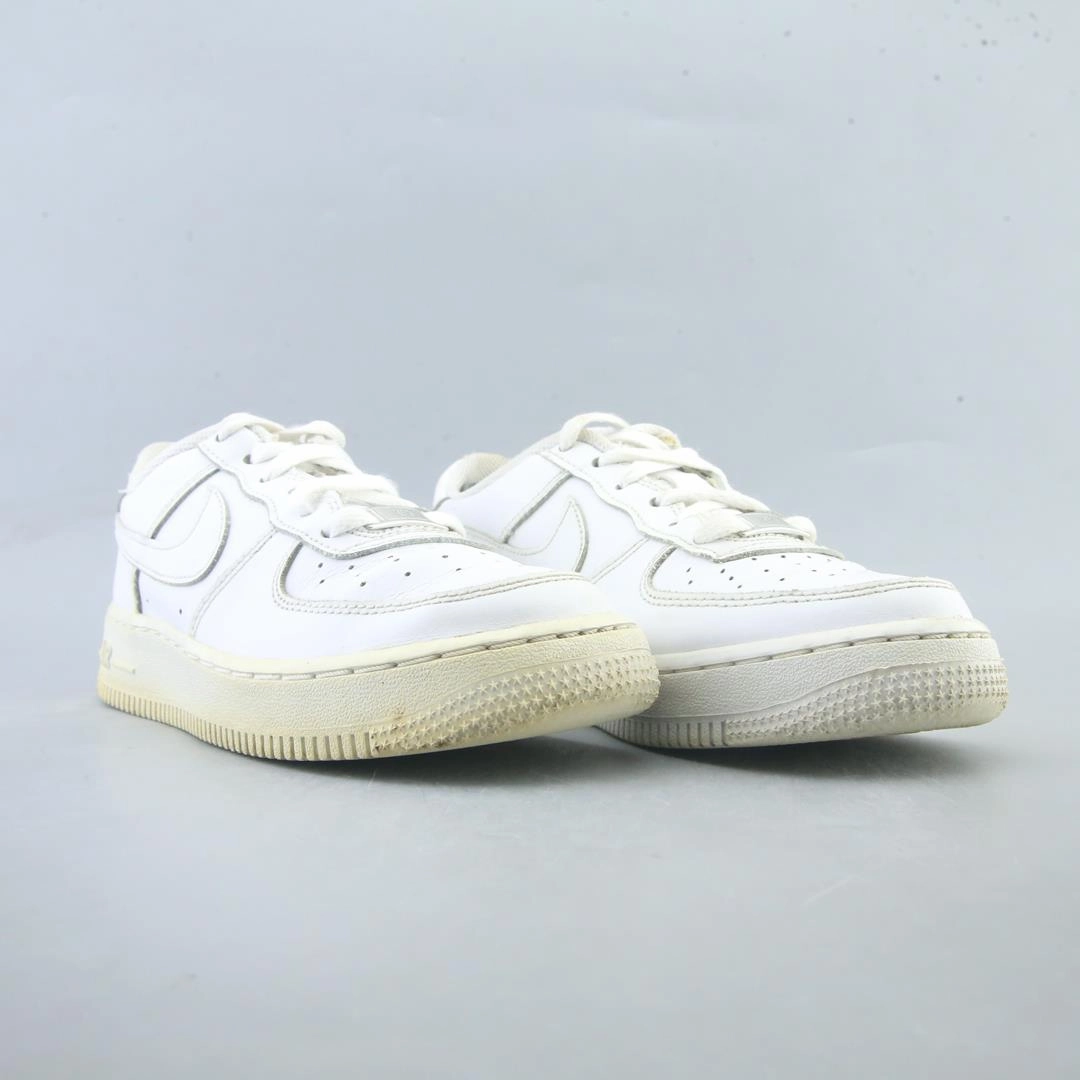 NIKE AIR FORCE 1 LE classic Nike shoe photos