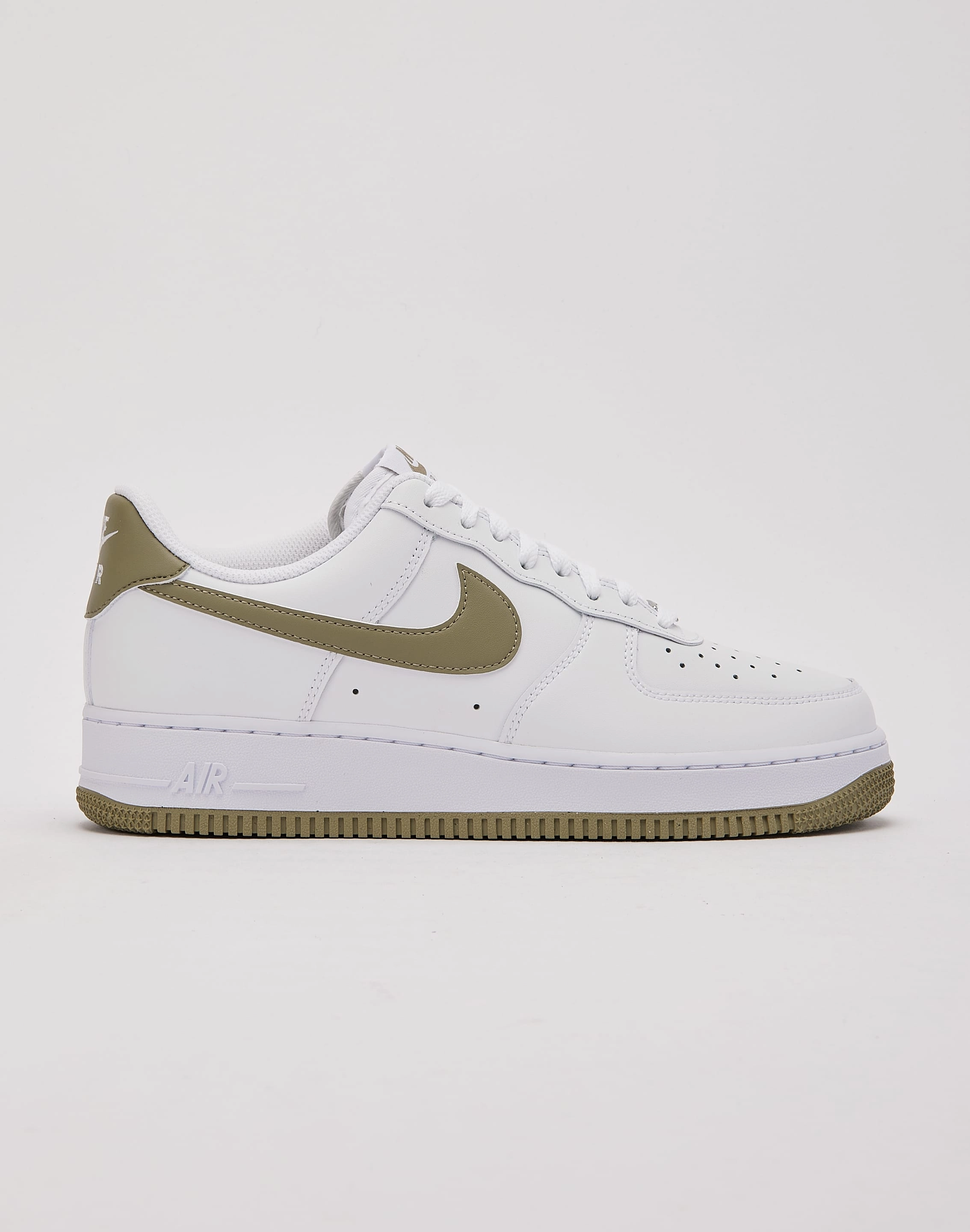 Nike Air Force 1 Low '07 Nike casual sneakers with modern design