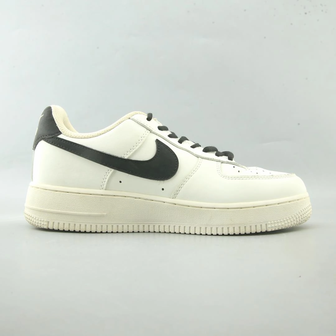 NIKE AIR FORCE 1 LOW '07 sporty Nike shoe designs