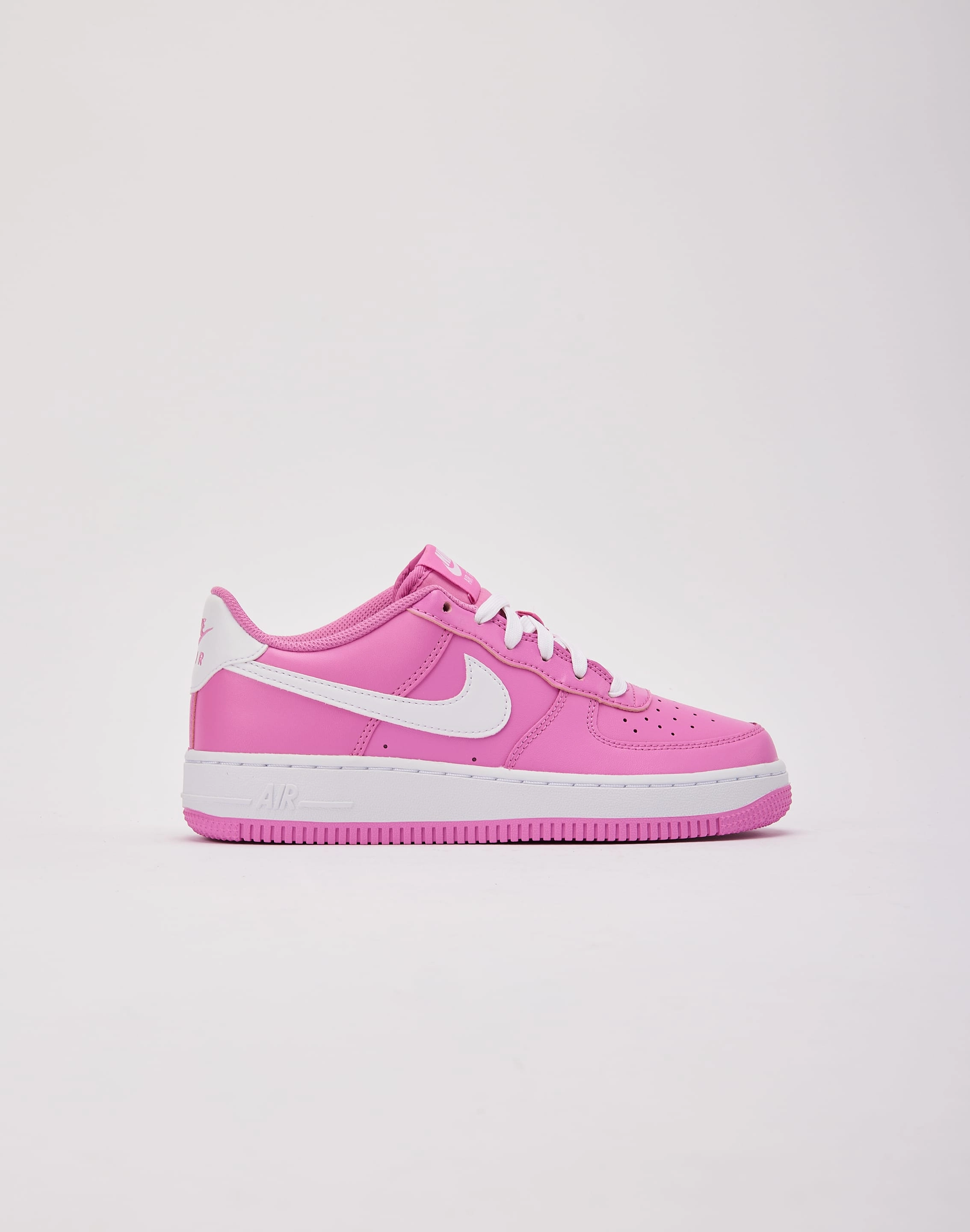 Nike Air Force 1 Low Grade-School Nike casual sneakers with modern design