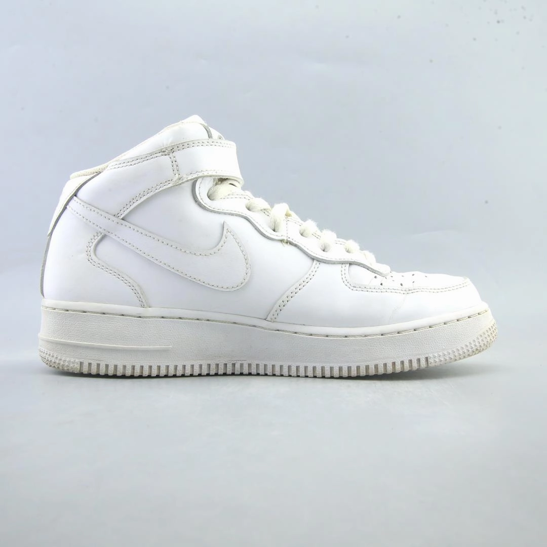 NIKE AIR FORCE 1 MID '07 Nike running shoe close-ups