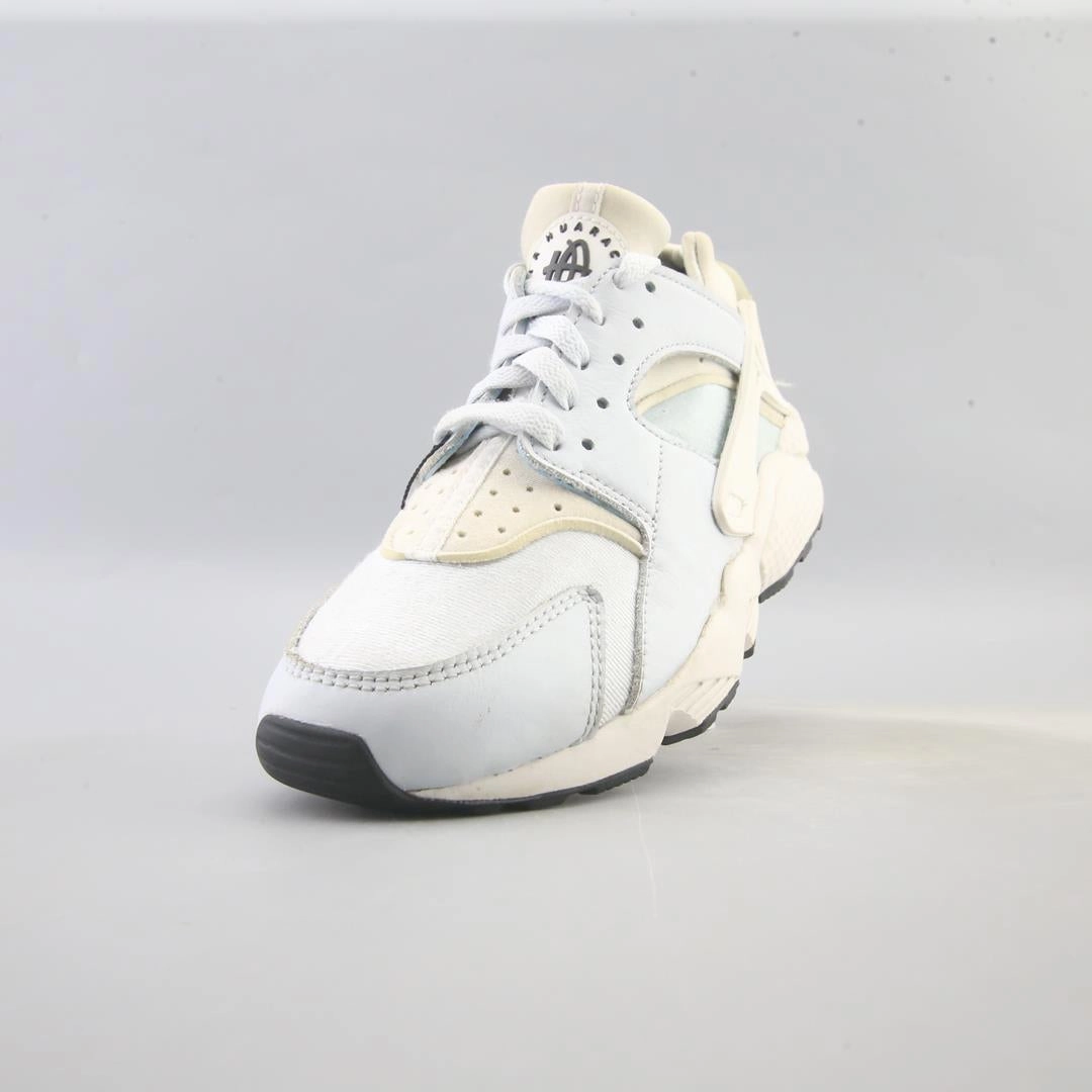 NIKE AIR HUARACHE classic Nike shoe photos
