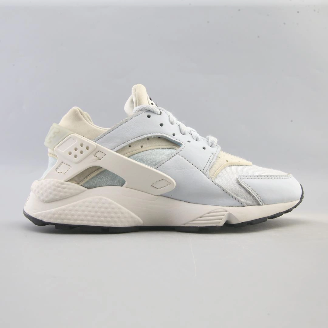 NIKE AIR HUARACHE classic Nike shoe photos