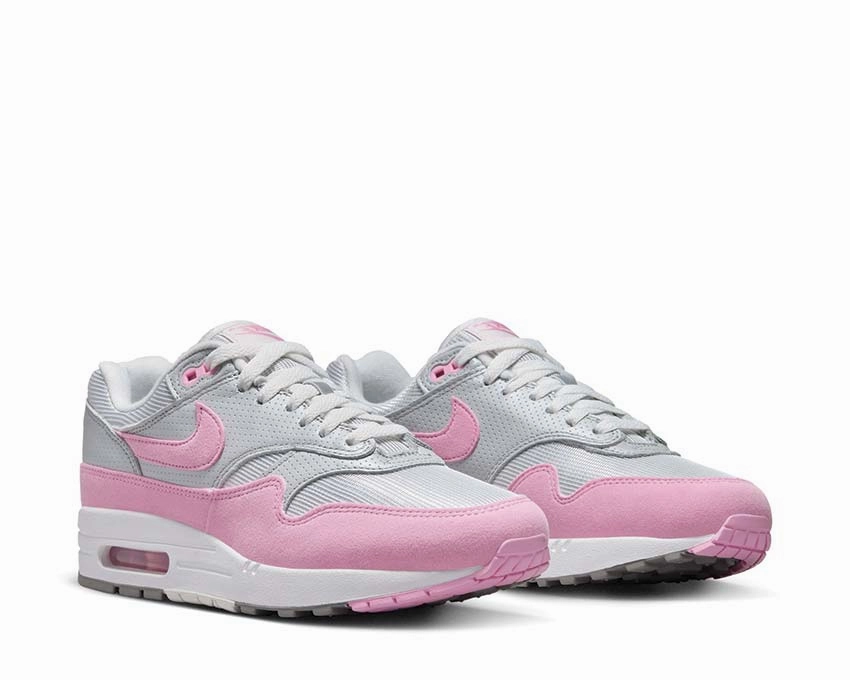 Nike Air Max 1 '87 W Nike retro-inspired sneakers