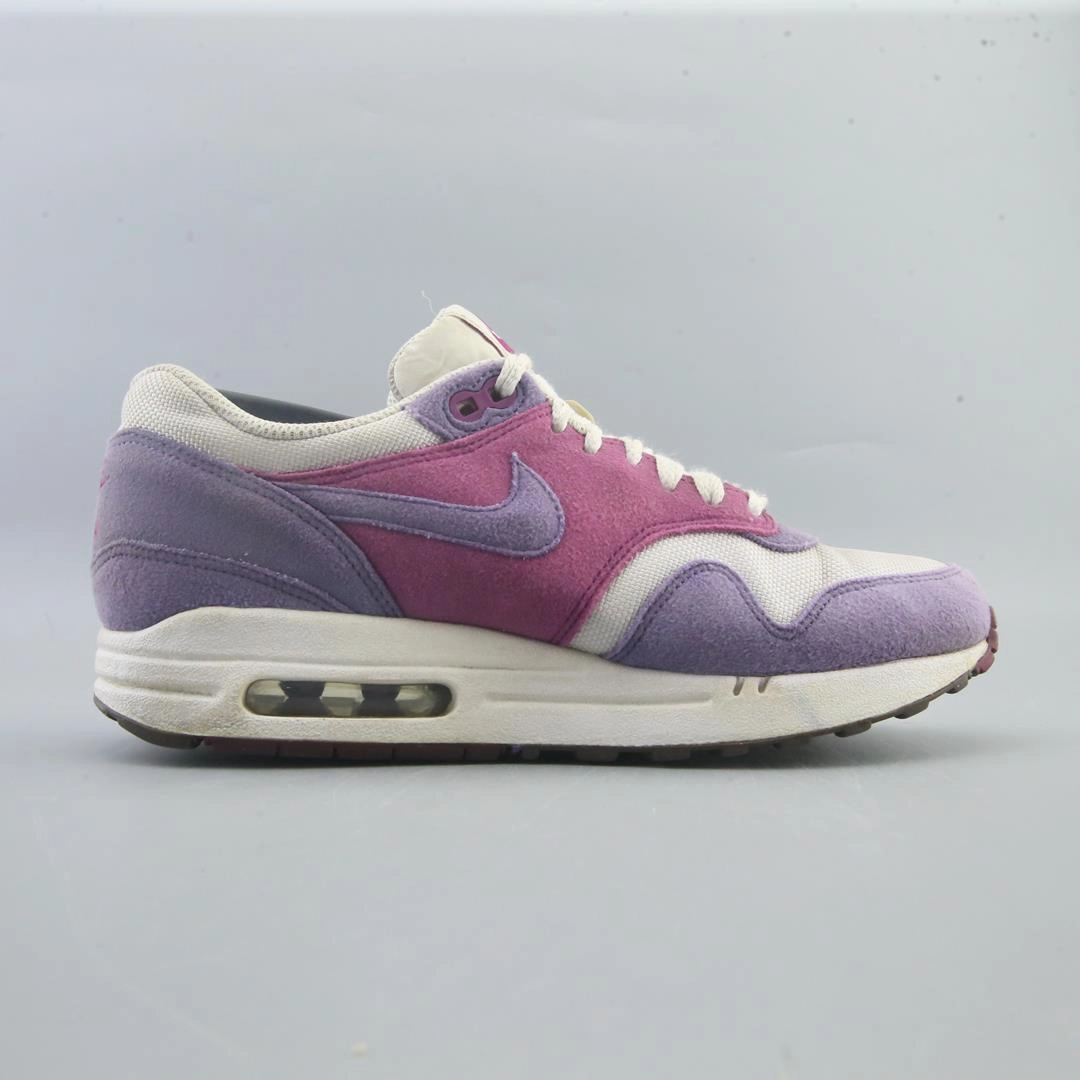 NIKE AIR MAX 1 Nike performance shoe shots