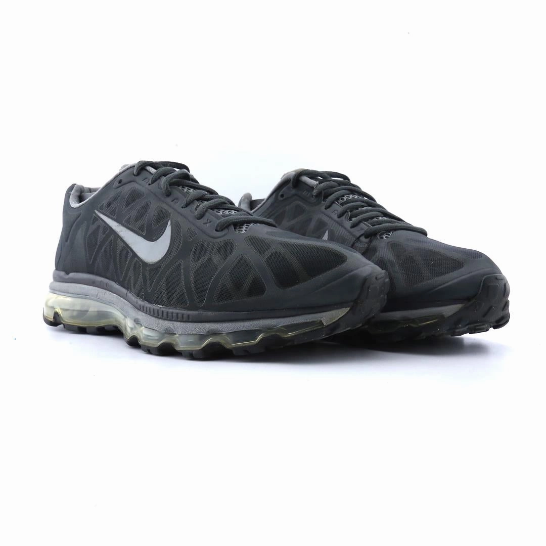 NIKE  AIR MAX  2011 Nike casual shoe imagery