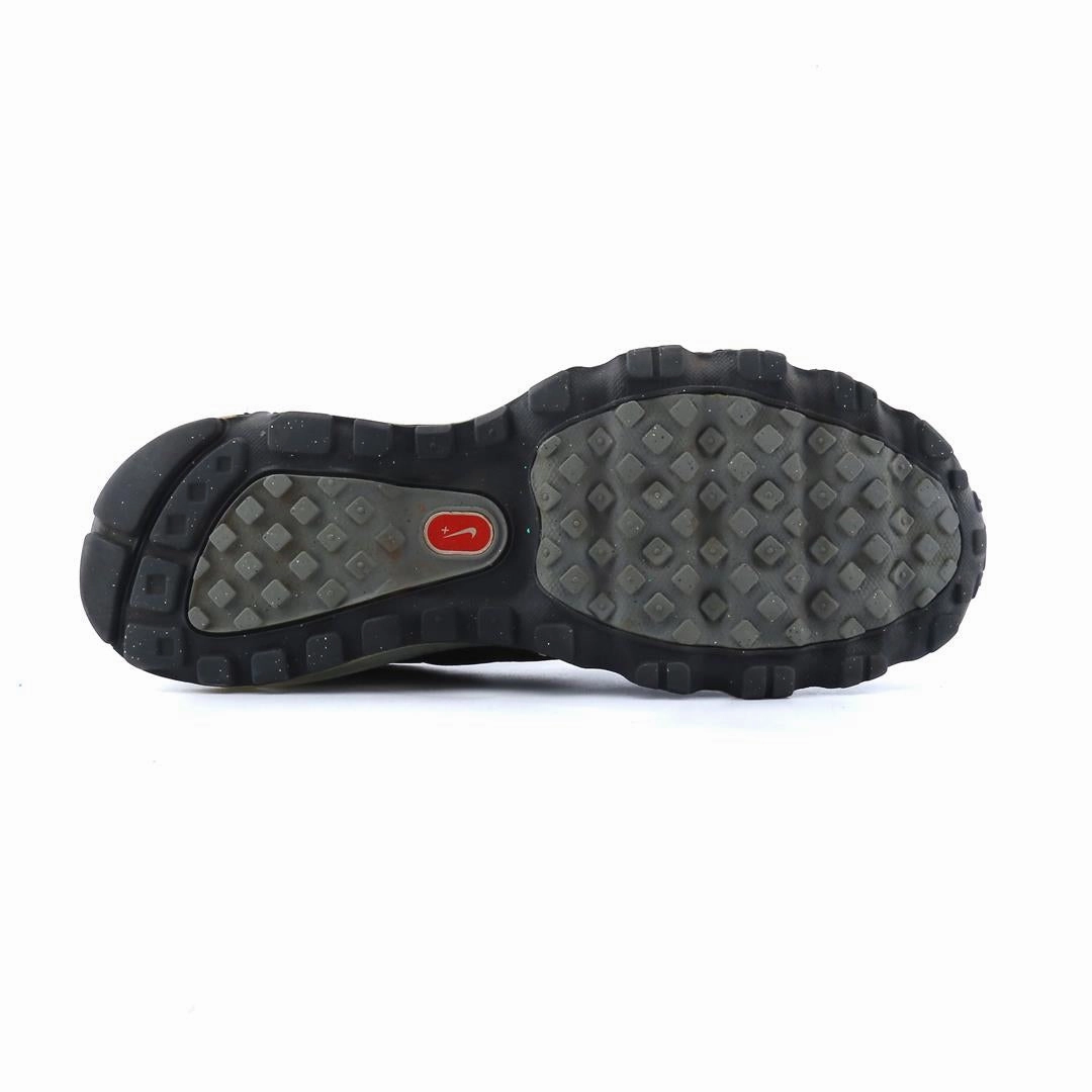 NIKE  AIR MAX  2011 Nike casual shoe imagery