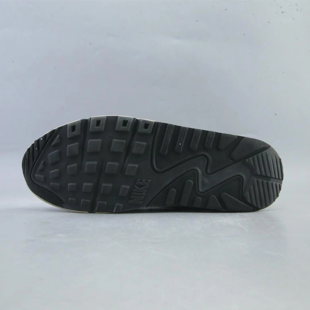 NIKE AIR MAX 90 ESSENTIAL sporty Nike shoe designs