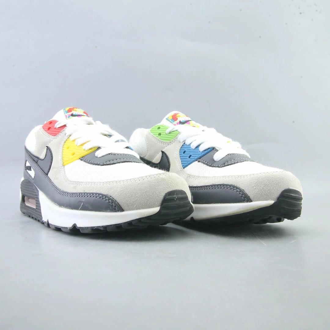 NIKE AIR MAX 90 ESSENTIAL sporty Nike shoe designs