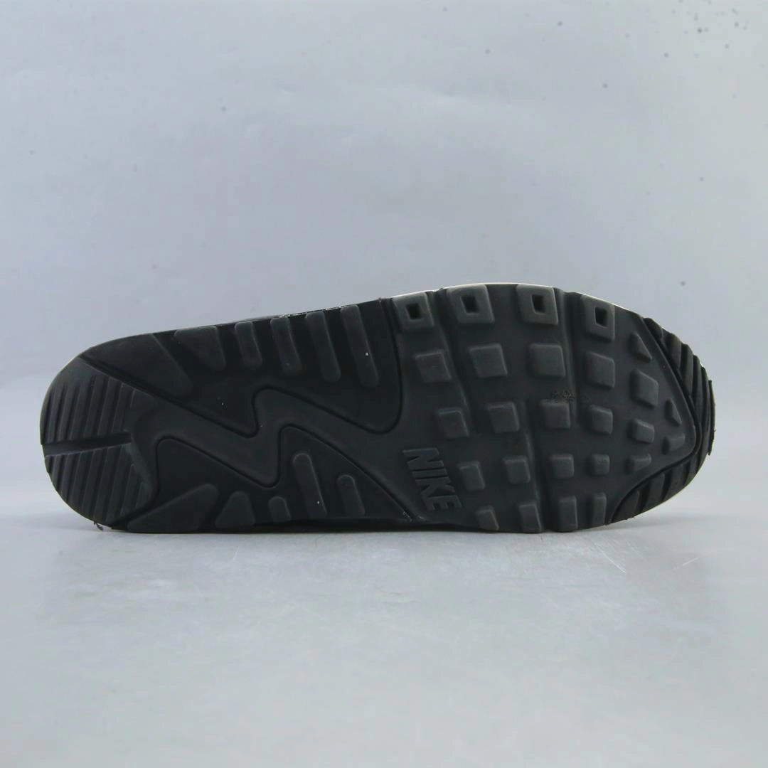 NIKE AIR MAX 90 ESSENTIAL sporty Nike shoe designs