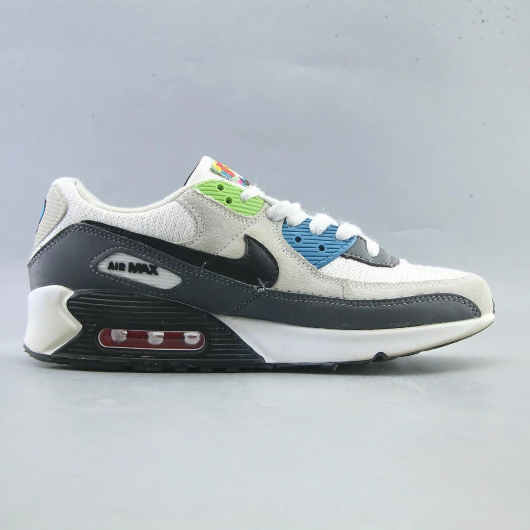 NIKE AIR MAX 90 ESSENTIAL sporty Nike shoe designs