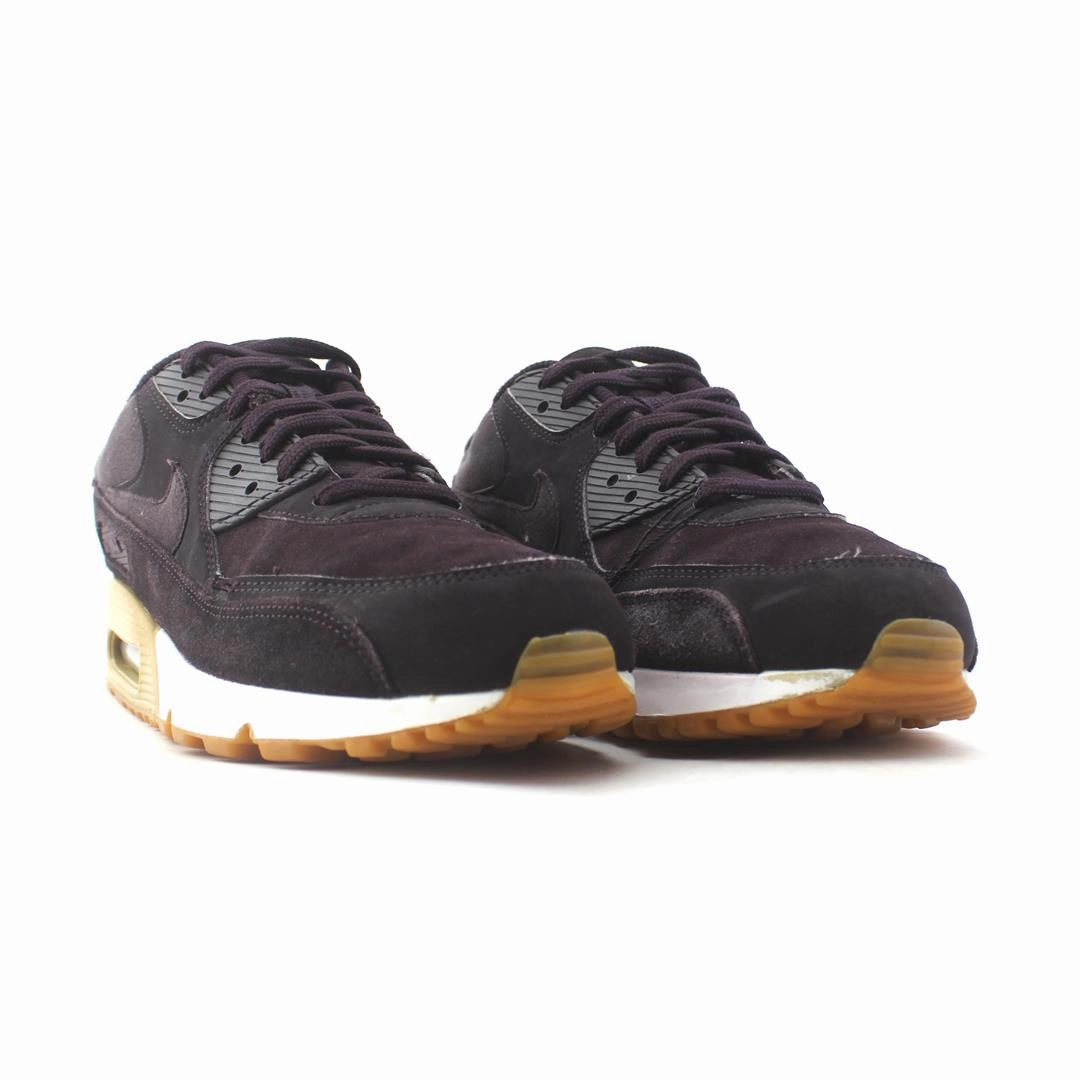 NIKE AIR MAX 90 LTR modern Nike footwear styles