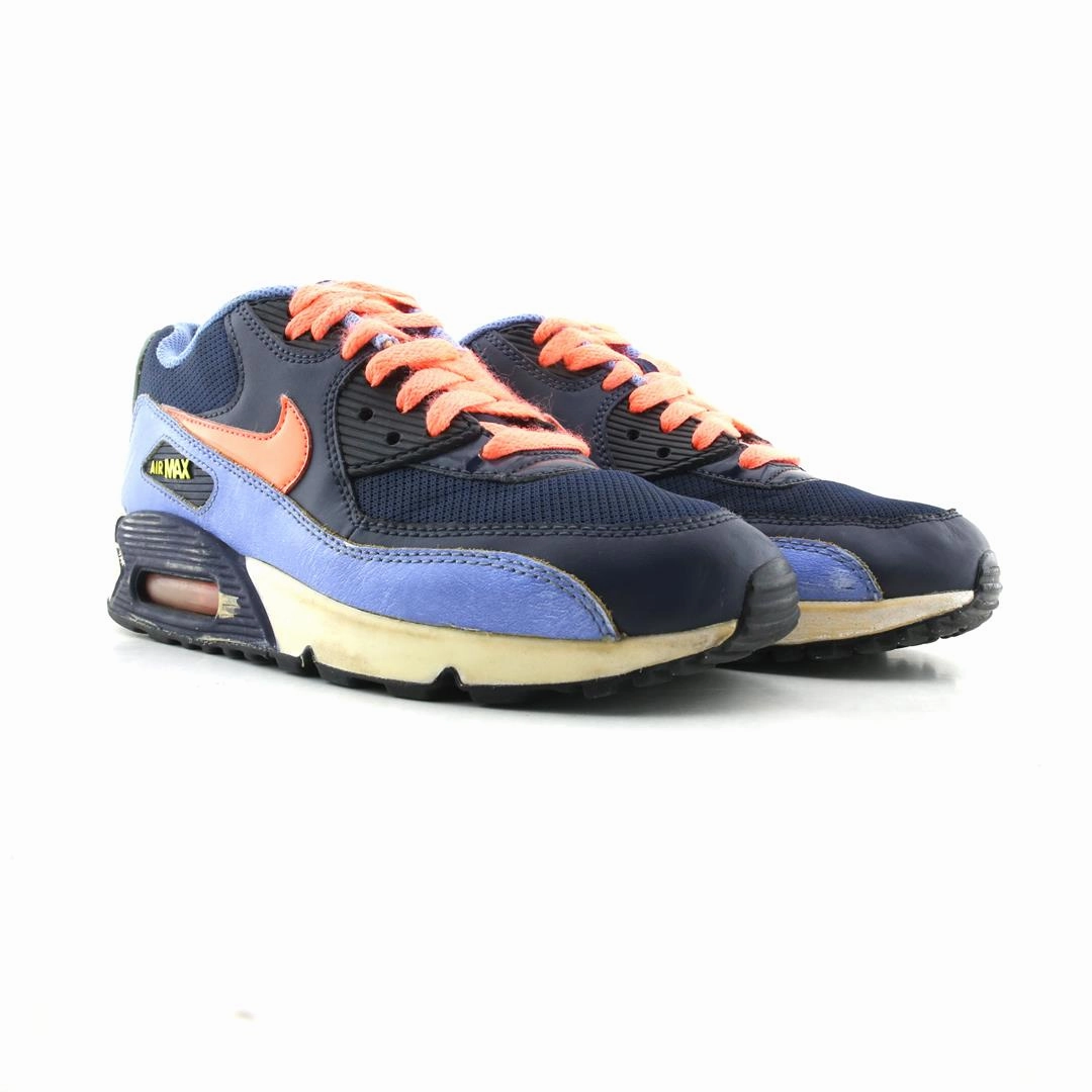NIKE AIR MAX 90 sleek Nike sneaker angles