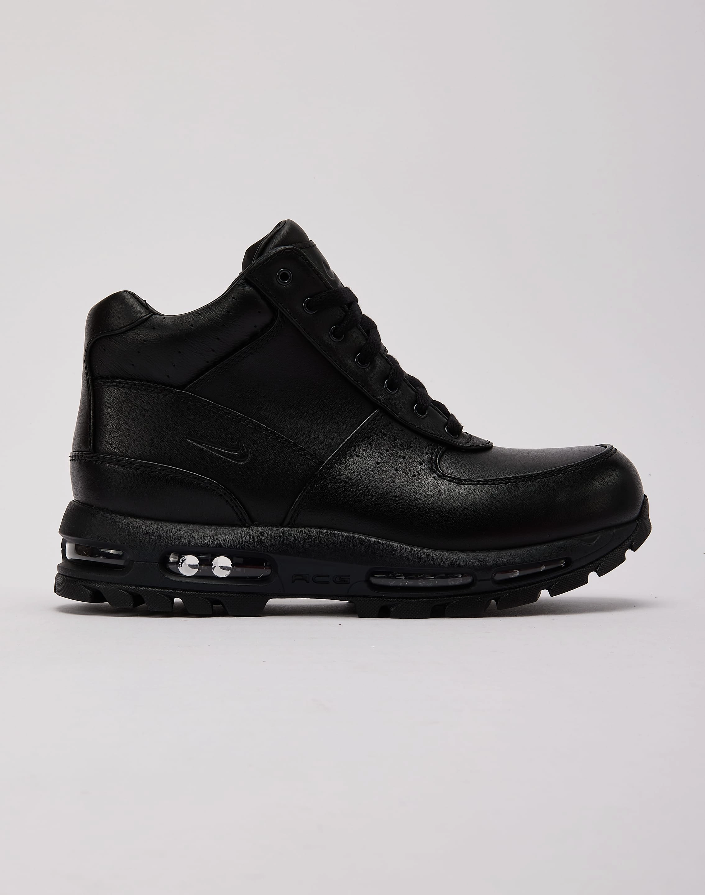 Nike Air Max Goadome Nike casual sneakers with modern design