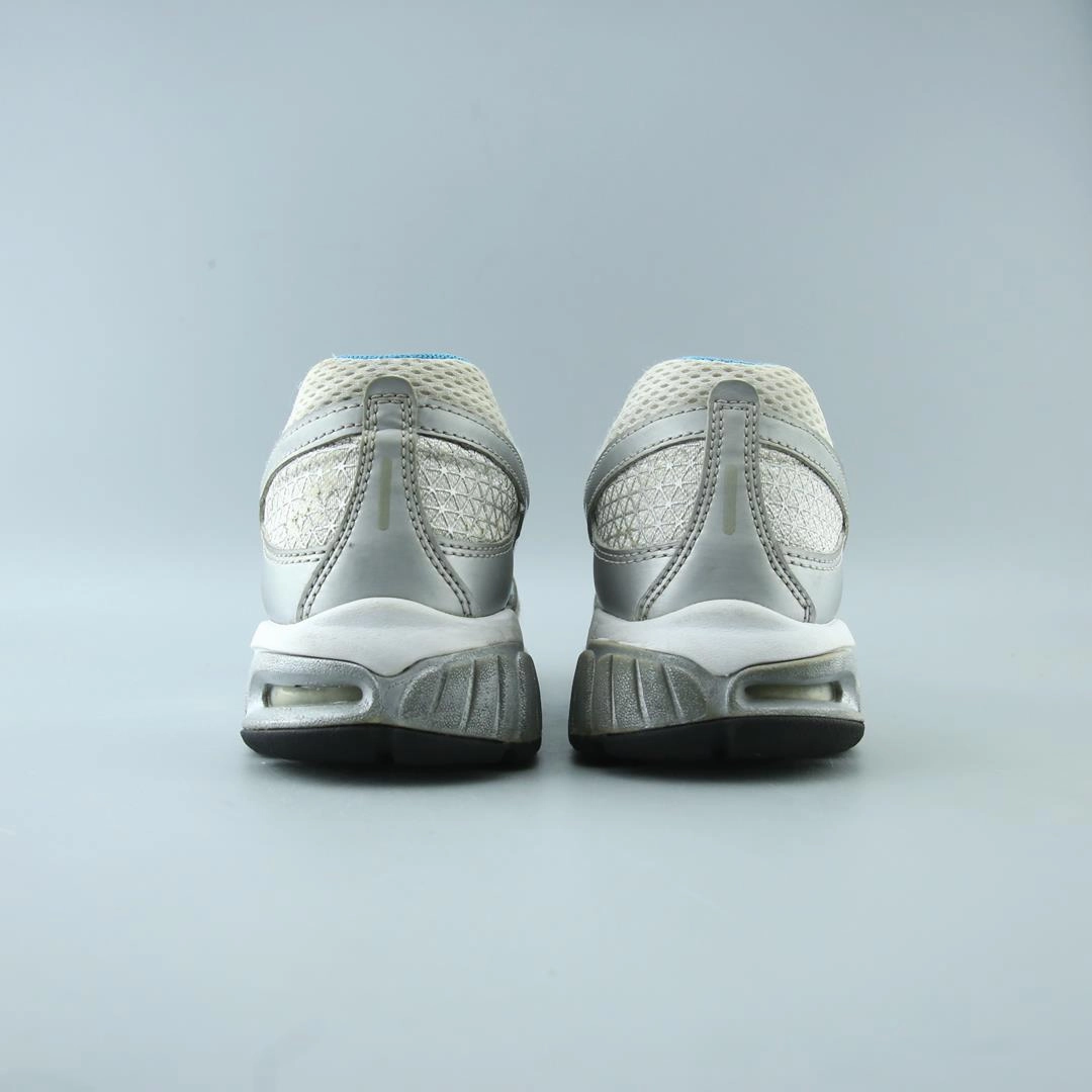 NIKE AIR MAX MOTO 9 Nike athletic footwear visuals