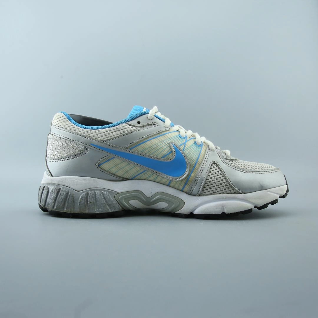 NIKE AIR MAX MOTO 9 Nike athletic footwear visuals