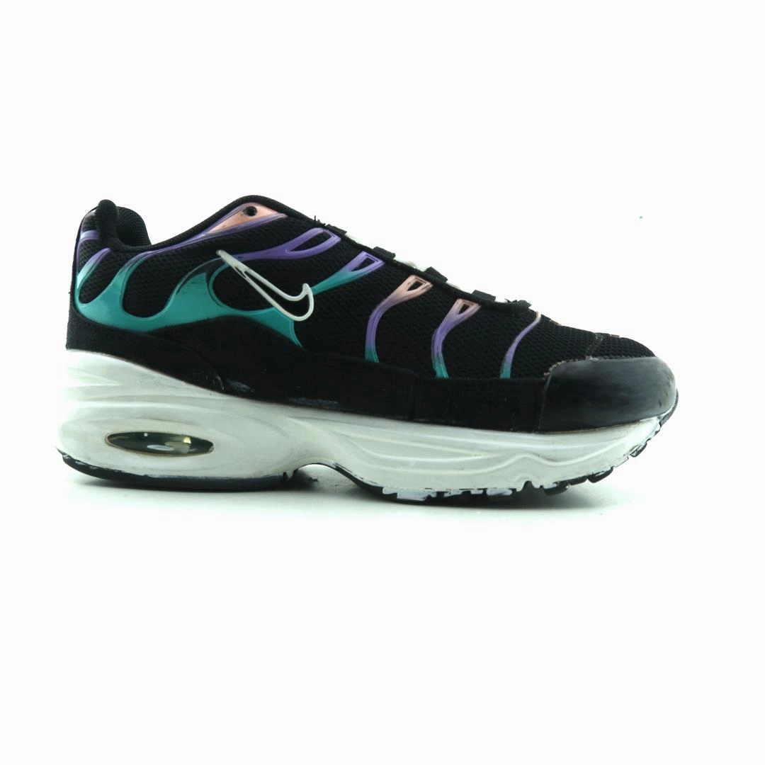 NIKE AIR MAX PLUS, Nike lifestyle footwear visuals
