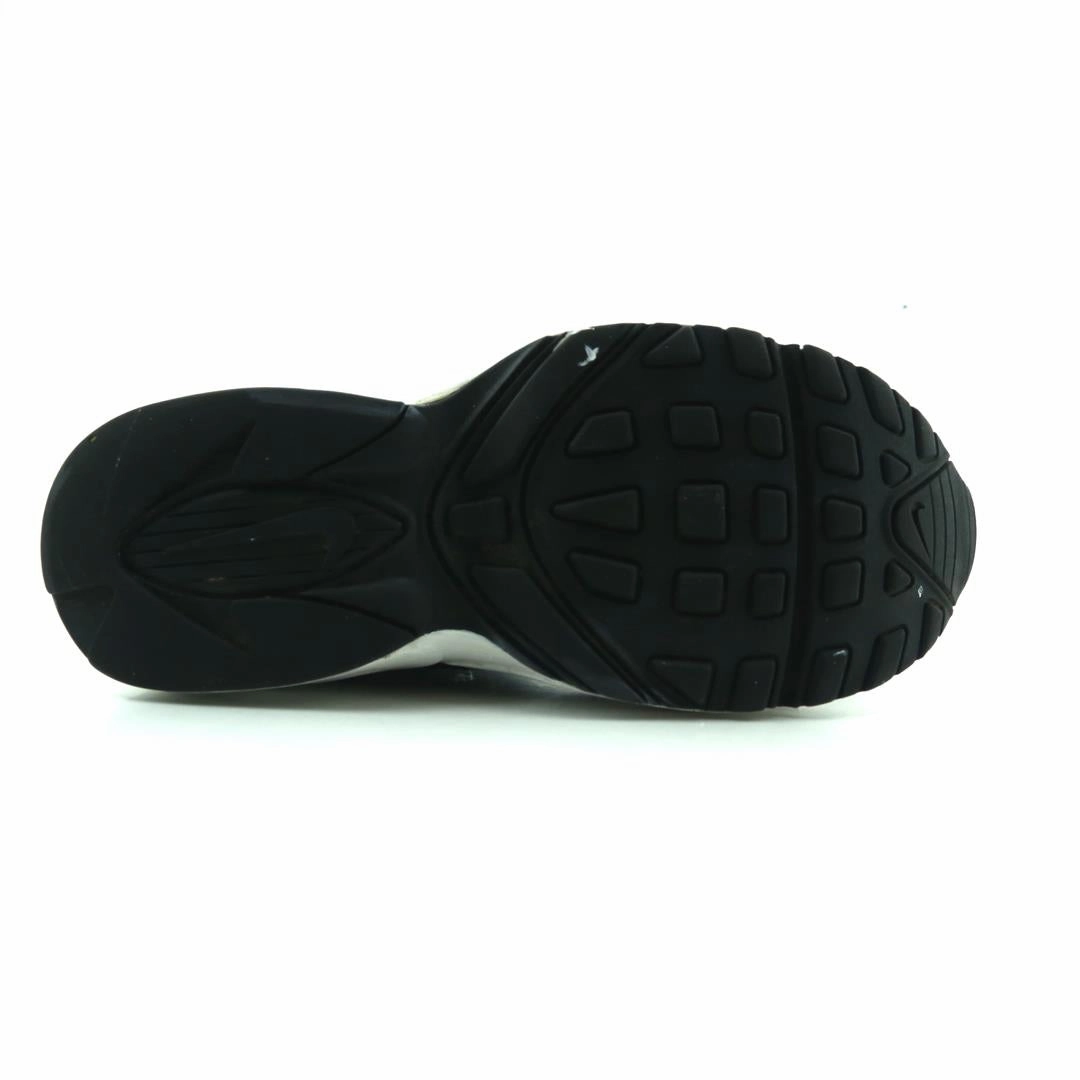 NIKE AIR MAX PLUS, Nike lifestyle footwear visuals