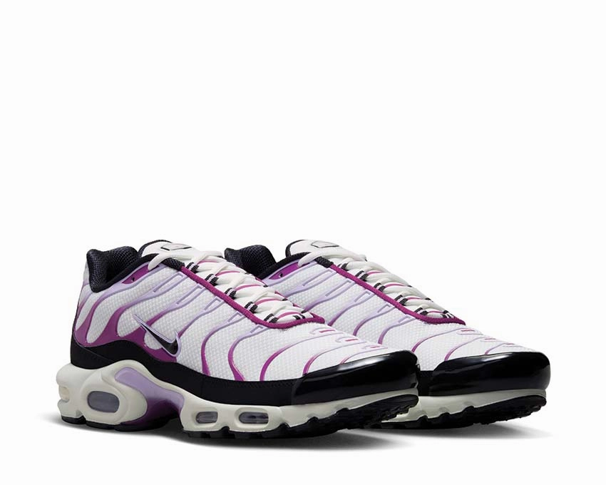 Nike Air Max Plus Nike retro-inspired sneakers
