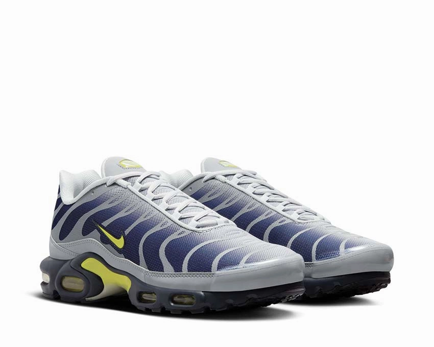 Nike Air Max Plus "Metallic Silver" Nike retro-inspired sneakers