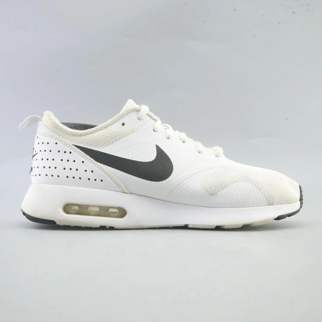 NIKE AIR MAX TAVAS Nike athletic footwear visuals