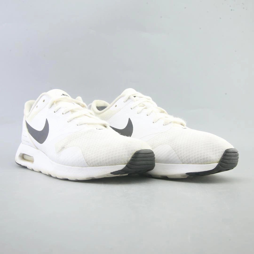 NIKE AIR MAX TAVAS Nike athletic footwear visuals