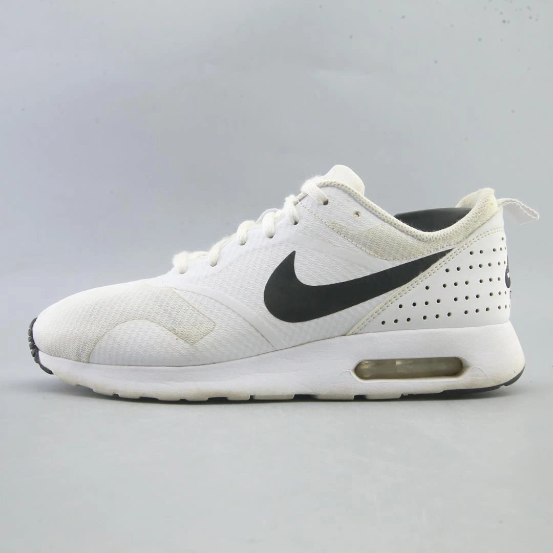 NIKE AIR MAX TAVAS Nike sleek running shoe styles