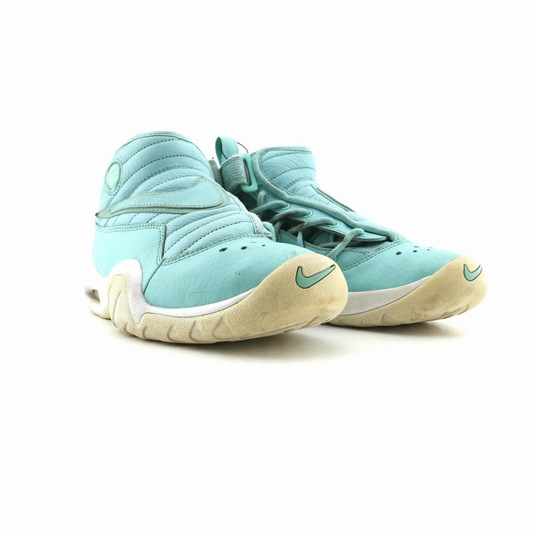 NIKE AIR SHAKE NDESTRUKT GS sleek Nike sneaker angles